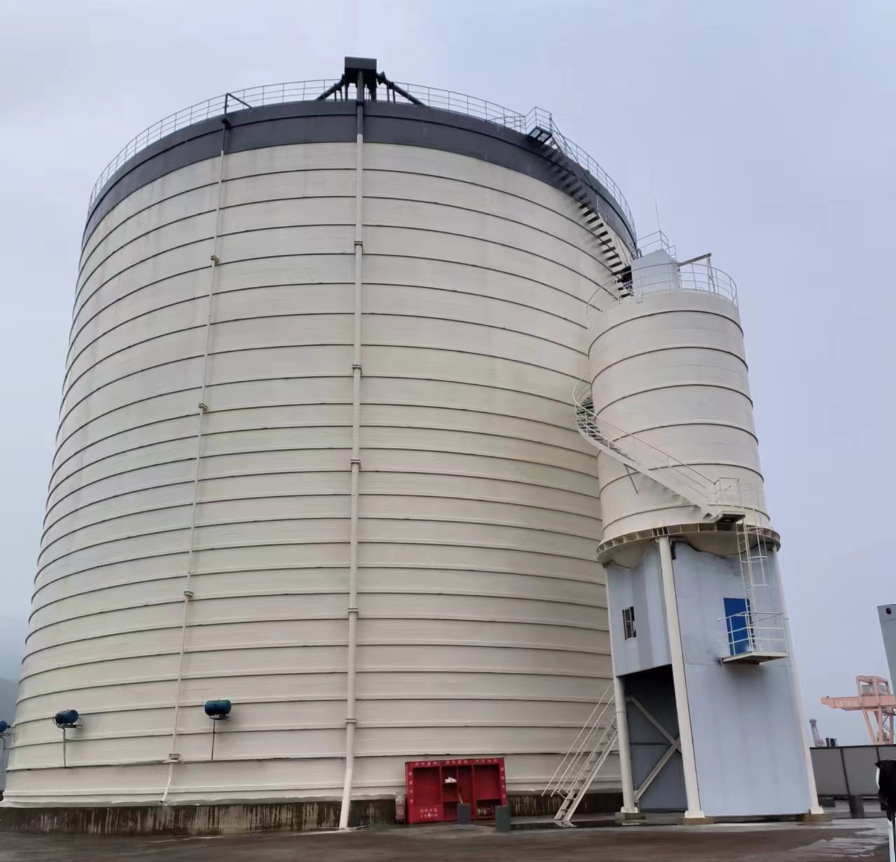 梅里斯达斡尔族10万吨水泥钢板库